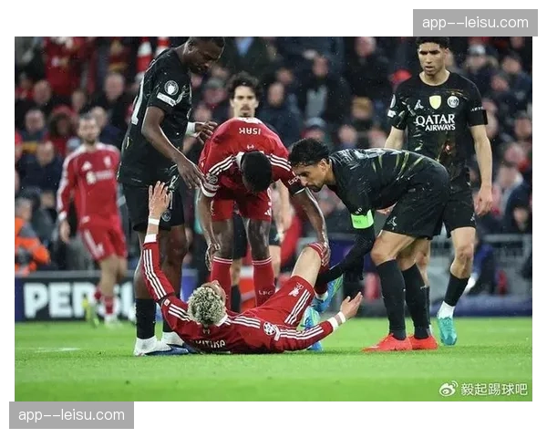 埃基蒂克无对抗情况下伤退 担架离场赛季提前结束